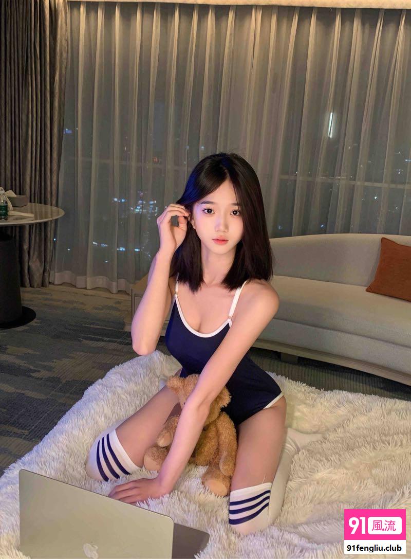 奉贤居家性感嫩妹